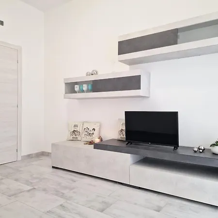 Sole A Catinelle -